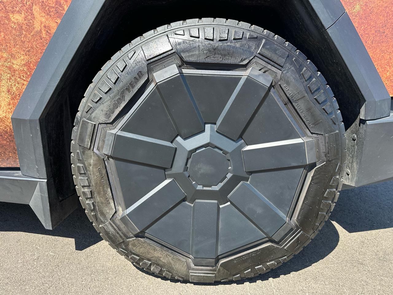 Tesla Cybertruck Cyberbeast 2025