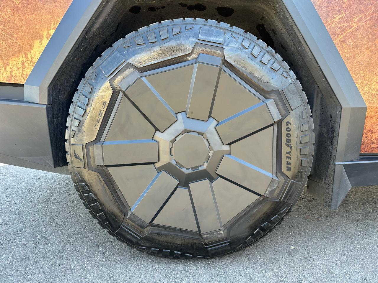 Tesla Cybertruck Cyberbeast 2025