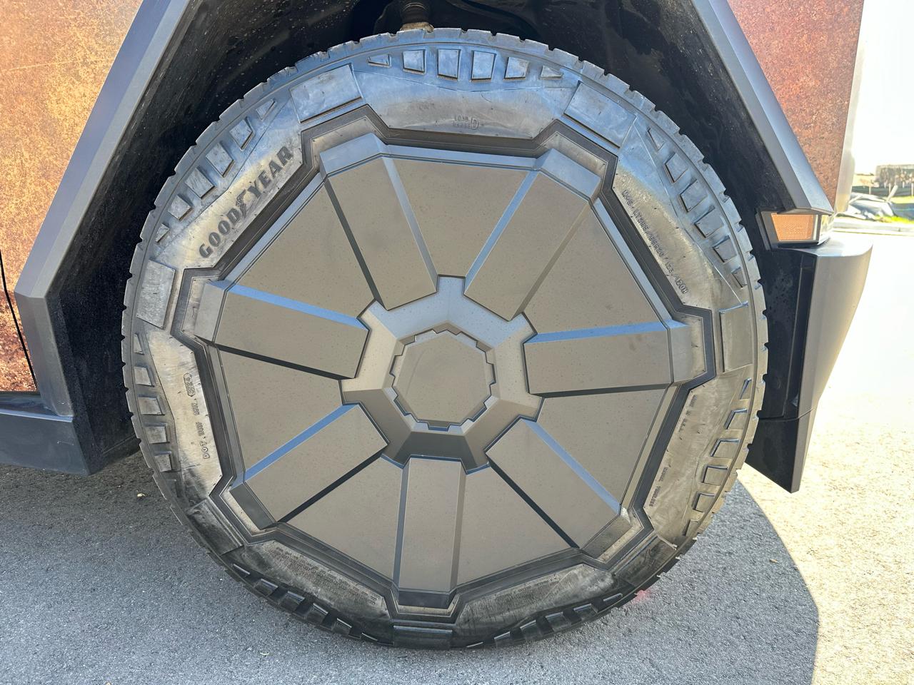 Tesla Cybertruck Cyberbeast 2025