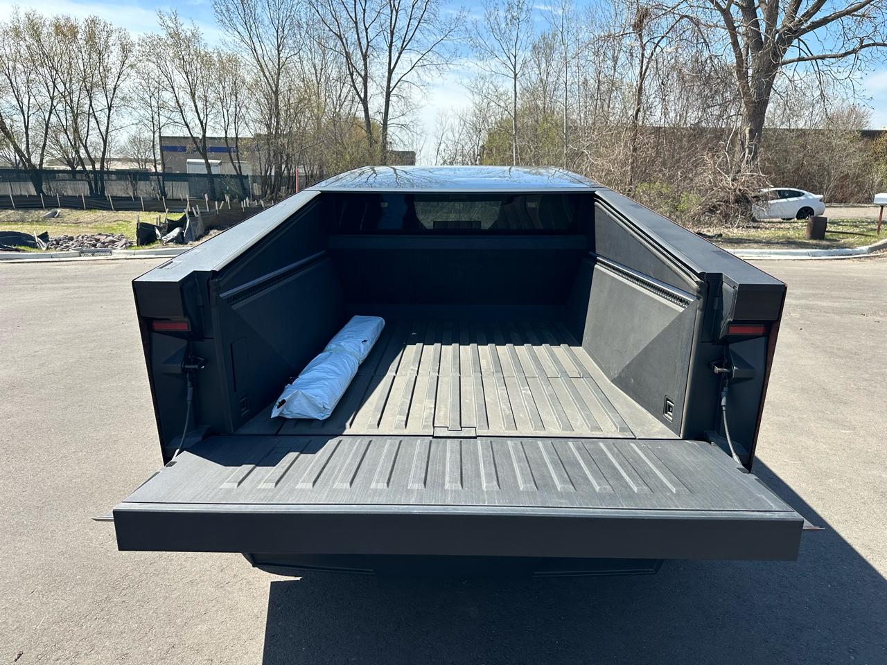 Tesla Cybertruck Cyberbeast 2025