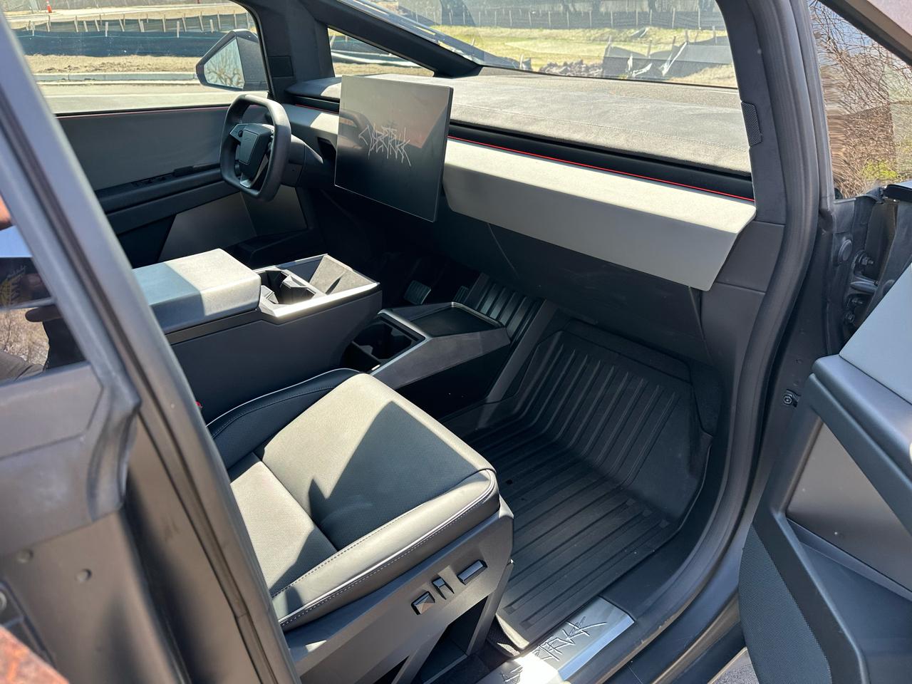 Tesla Cybertruck Cyberbeast 2025