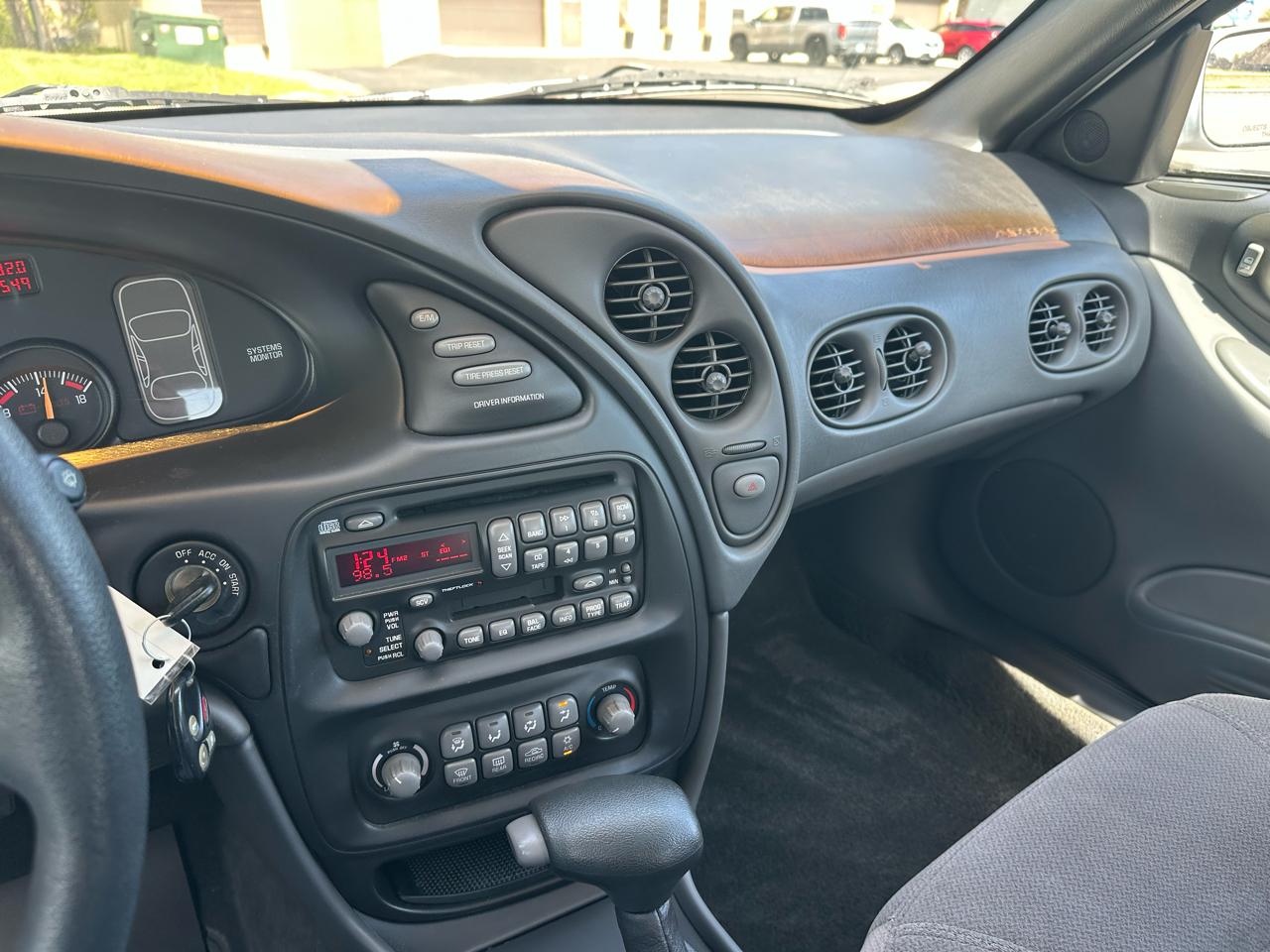 Pontiac Bonneville SE 2003