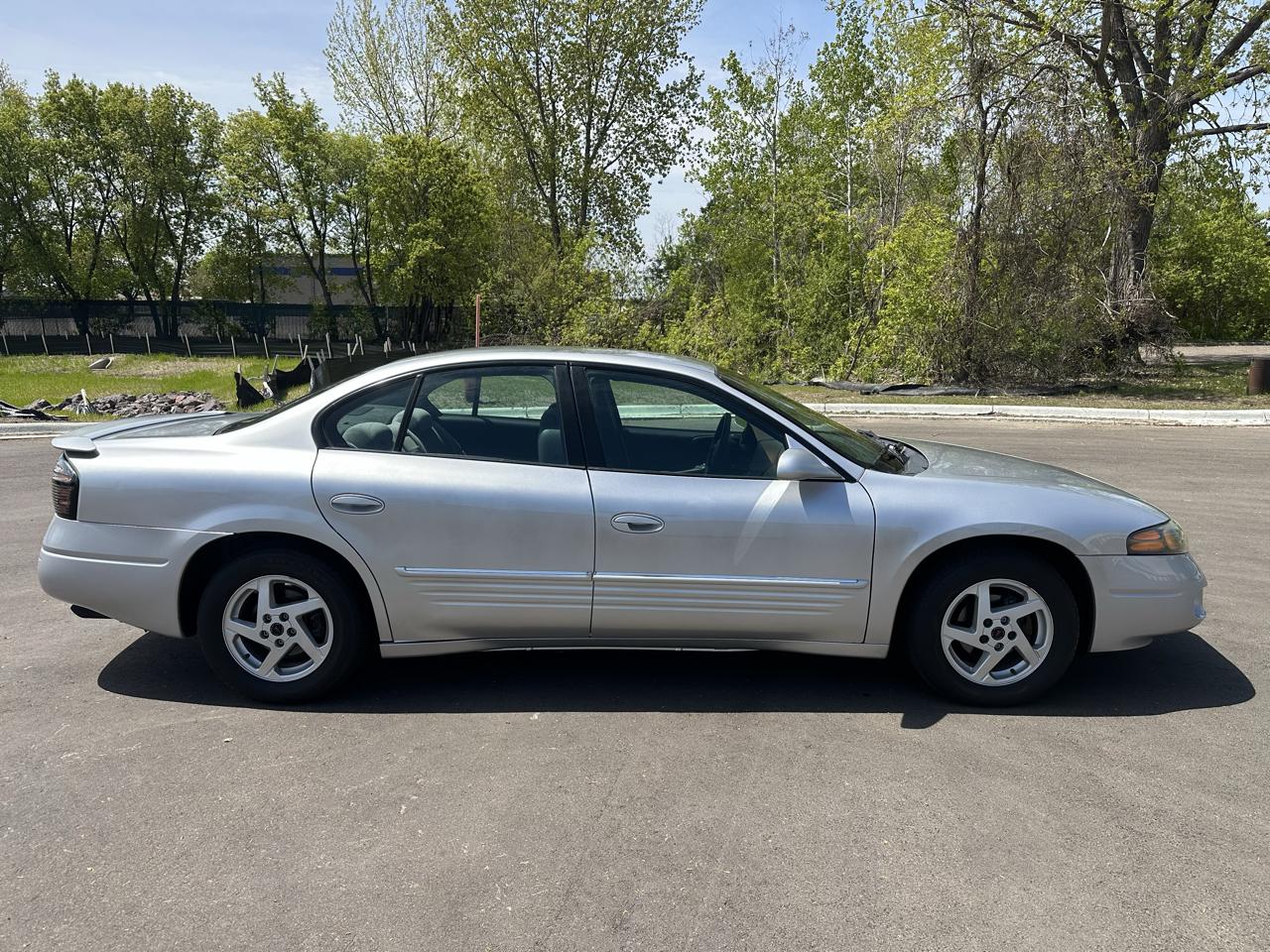 Pontiac Bonneville SE 2003