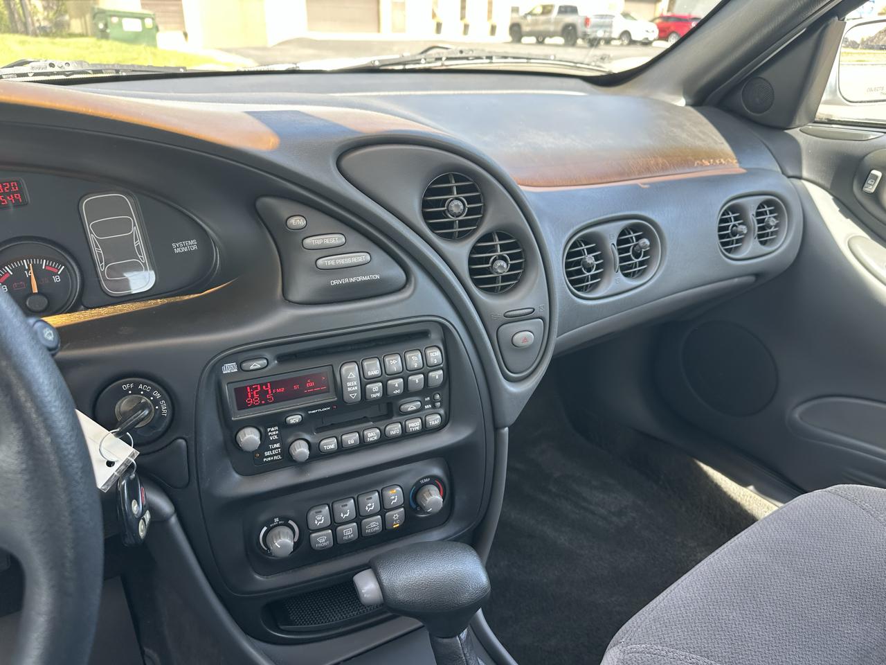 Pontiac Bonneville SE 2003