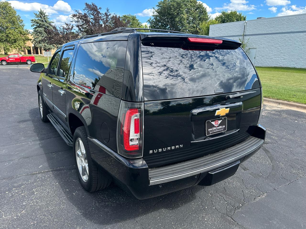 Chevrolet Suburban LTZ 1500 4WD 2013