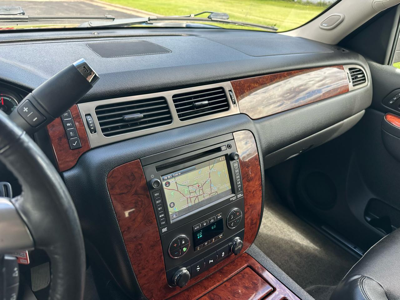 Chevrolet Suburban LTZ 1500 4WD 2013