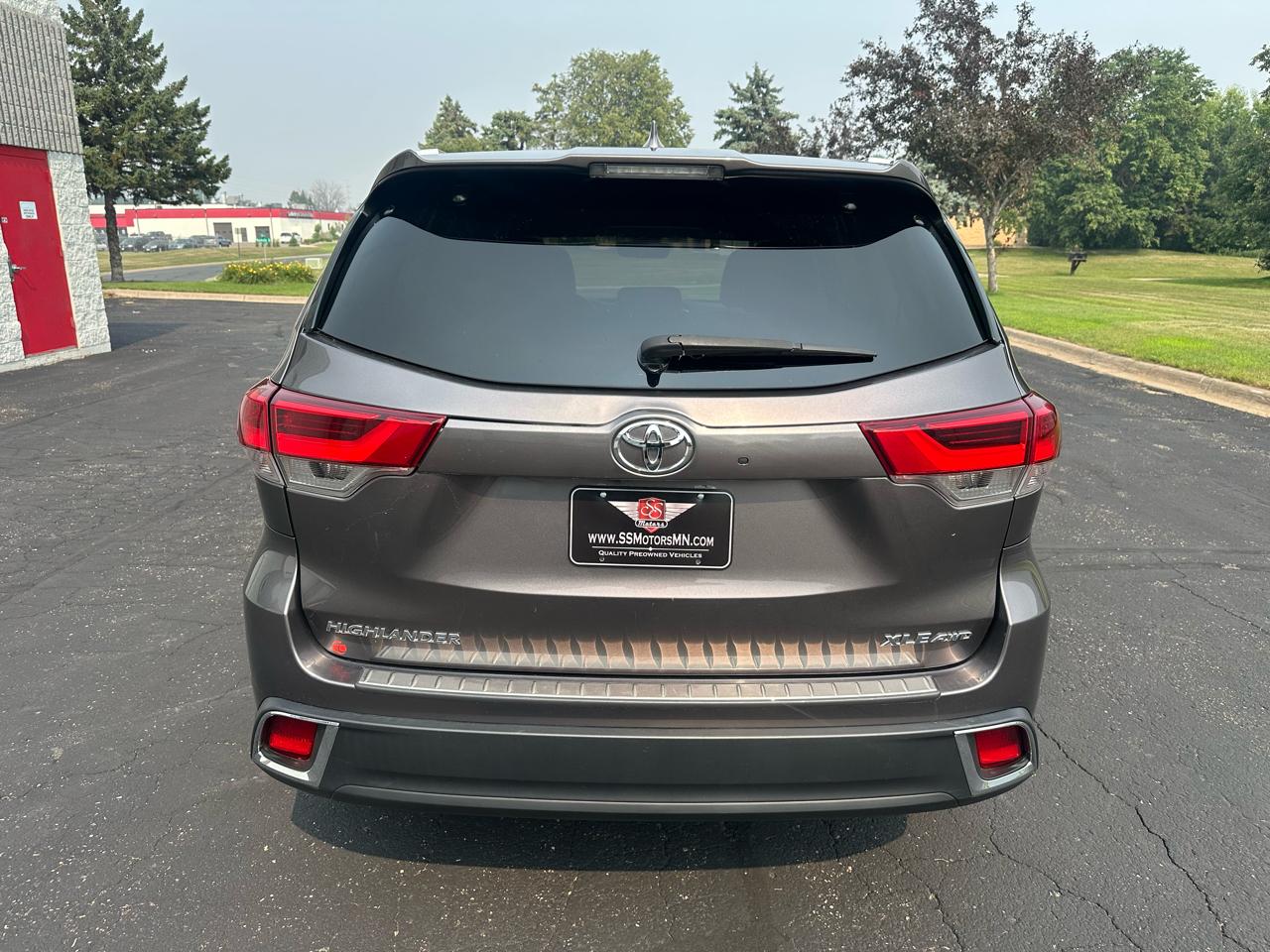 Toyota Highlander XLE AWD V6 2019