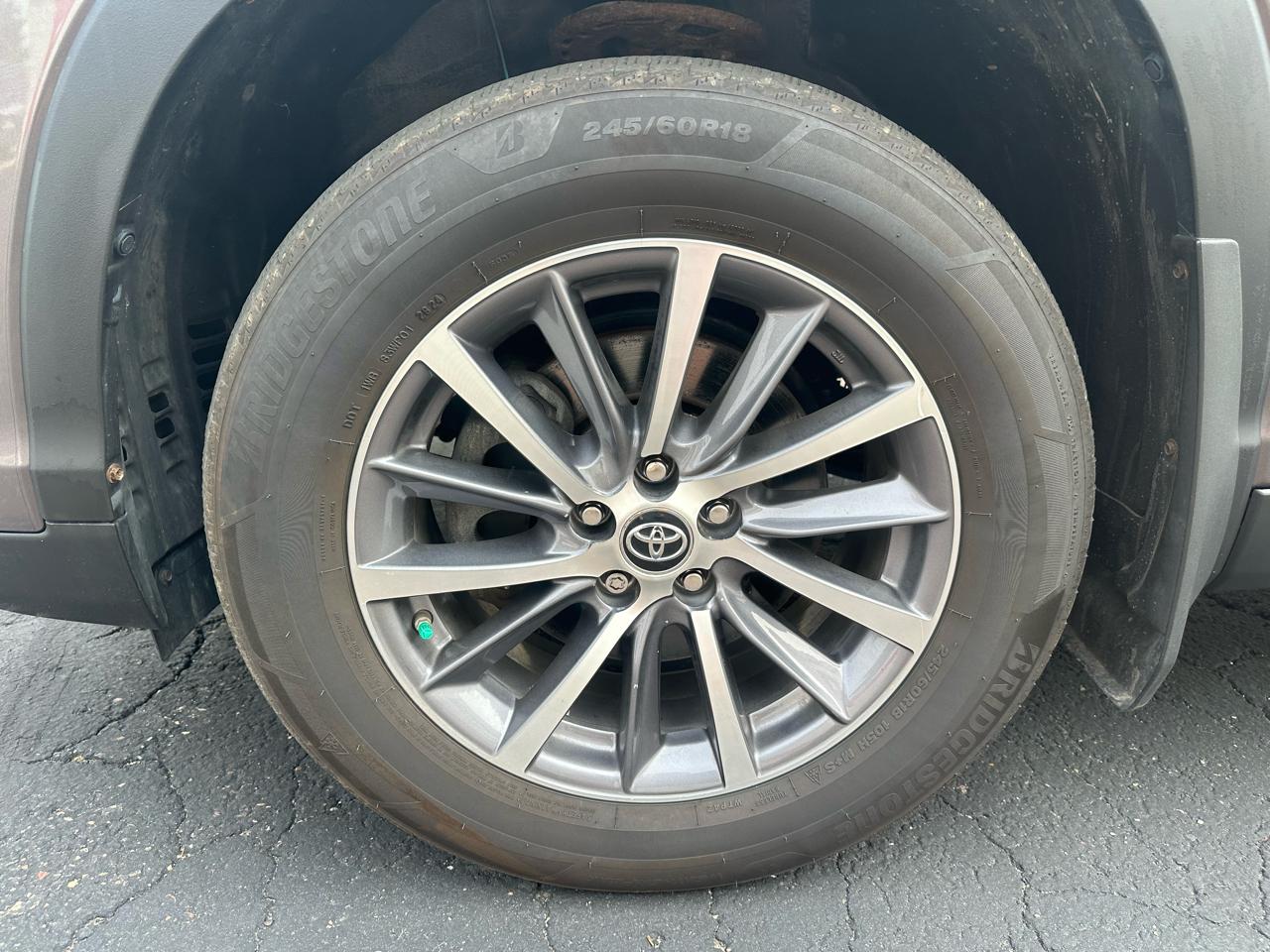Toyota Highlander XLE AWD V6 2019