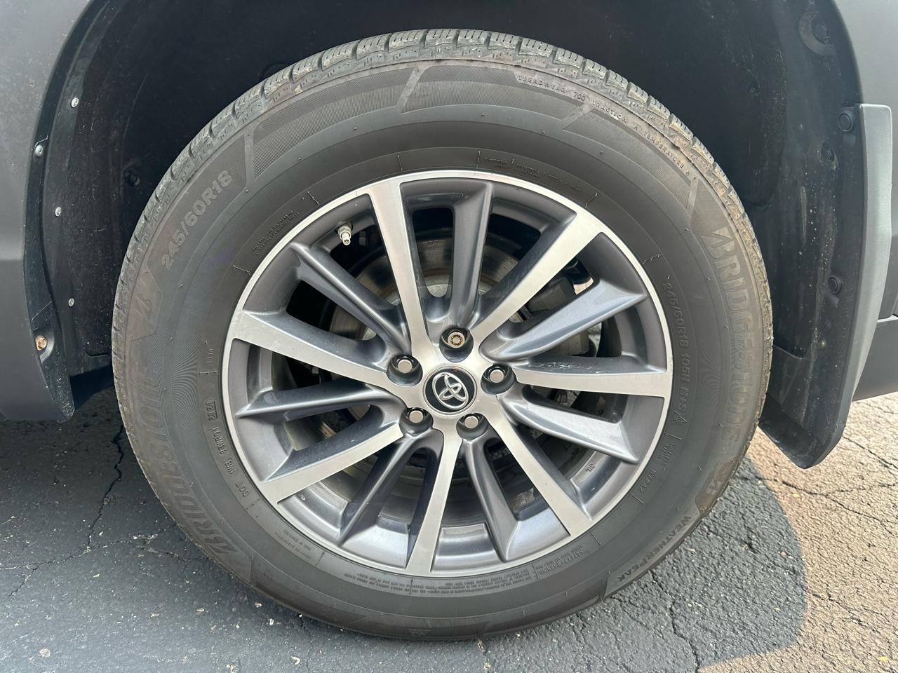 Toyota Highlander XLE AWD V6 2019