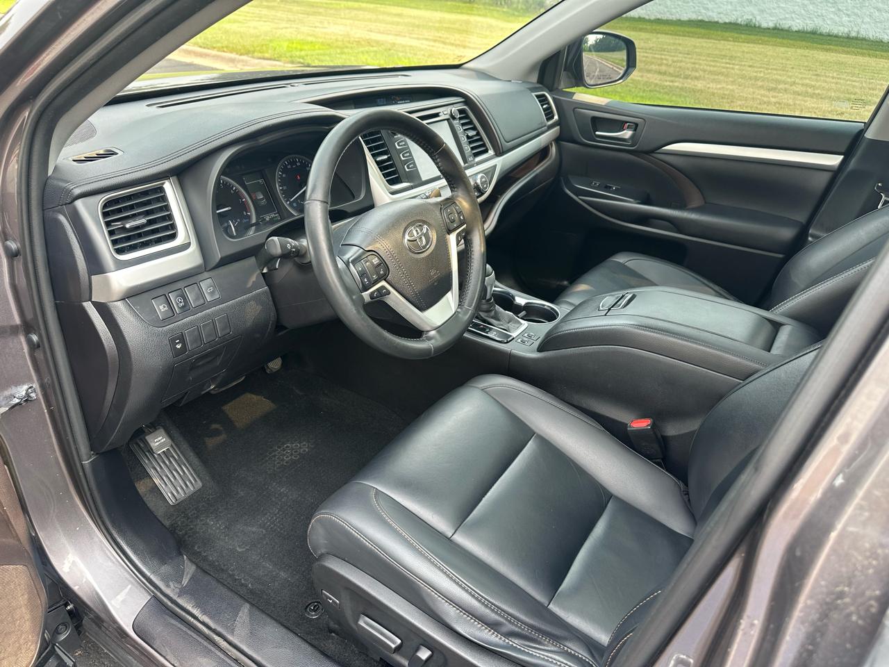 Toyota Highlander XLE AWD V6 2019