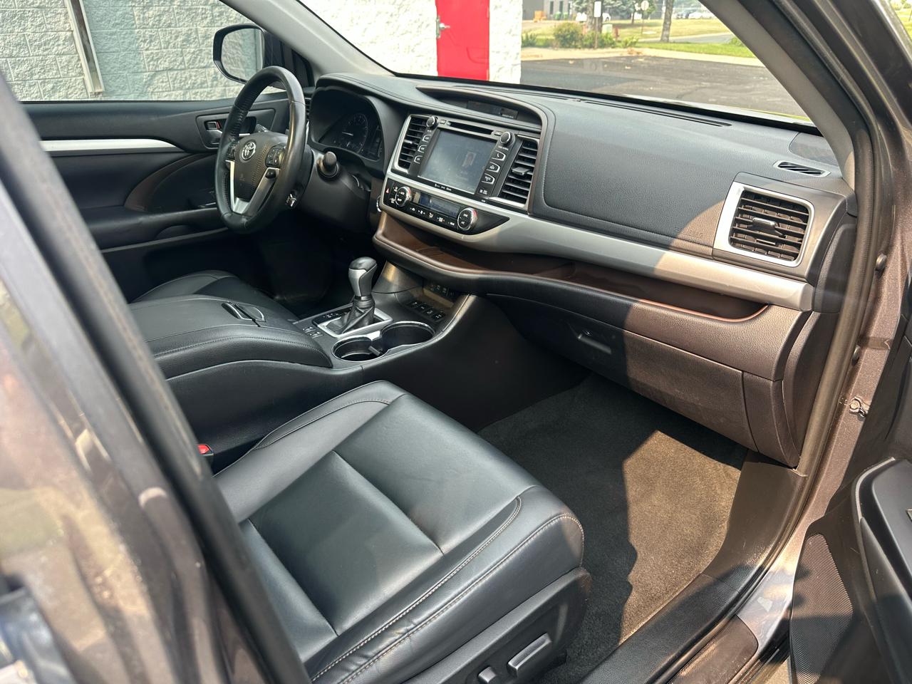 Toyota Highlander XLE AWD V6 2019
