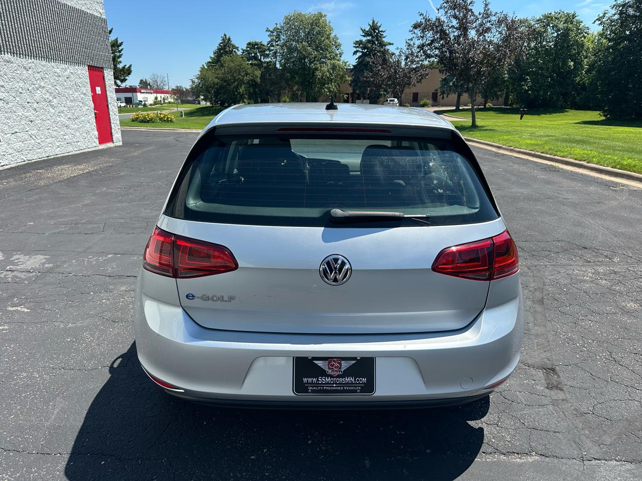 Volkswagen e-Golf SE 2016