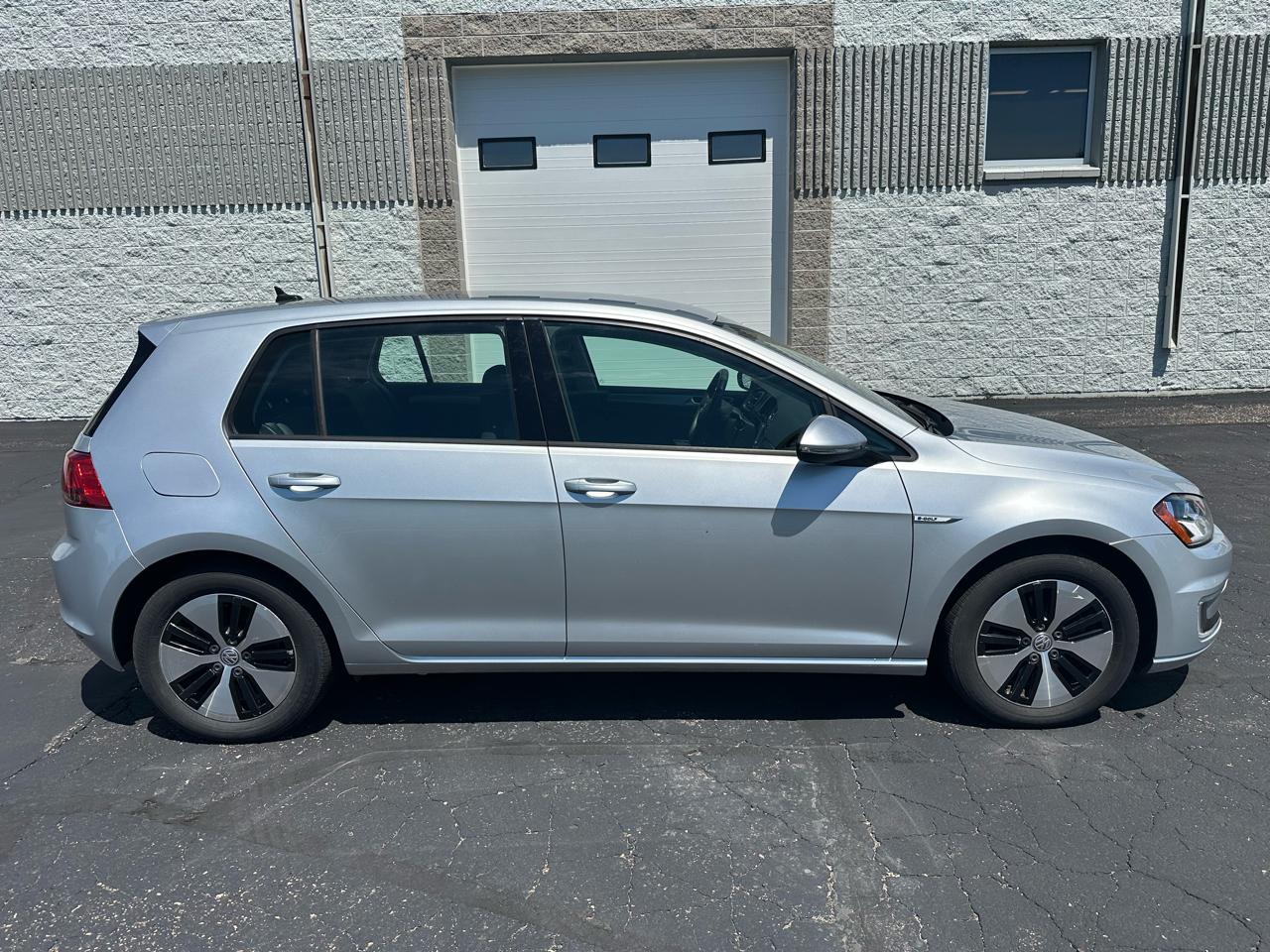 Volkswagen e-Golf SE 2016