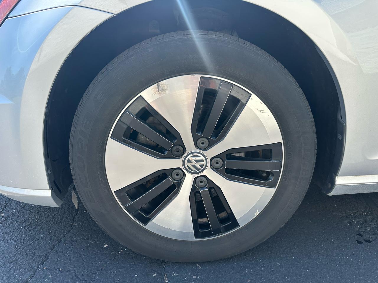 Volkswagen e-Golf SE 2016