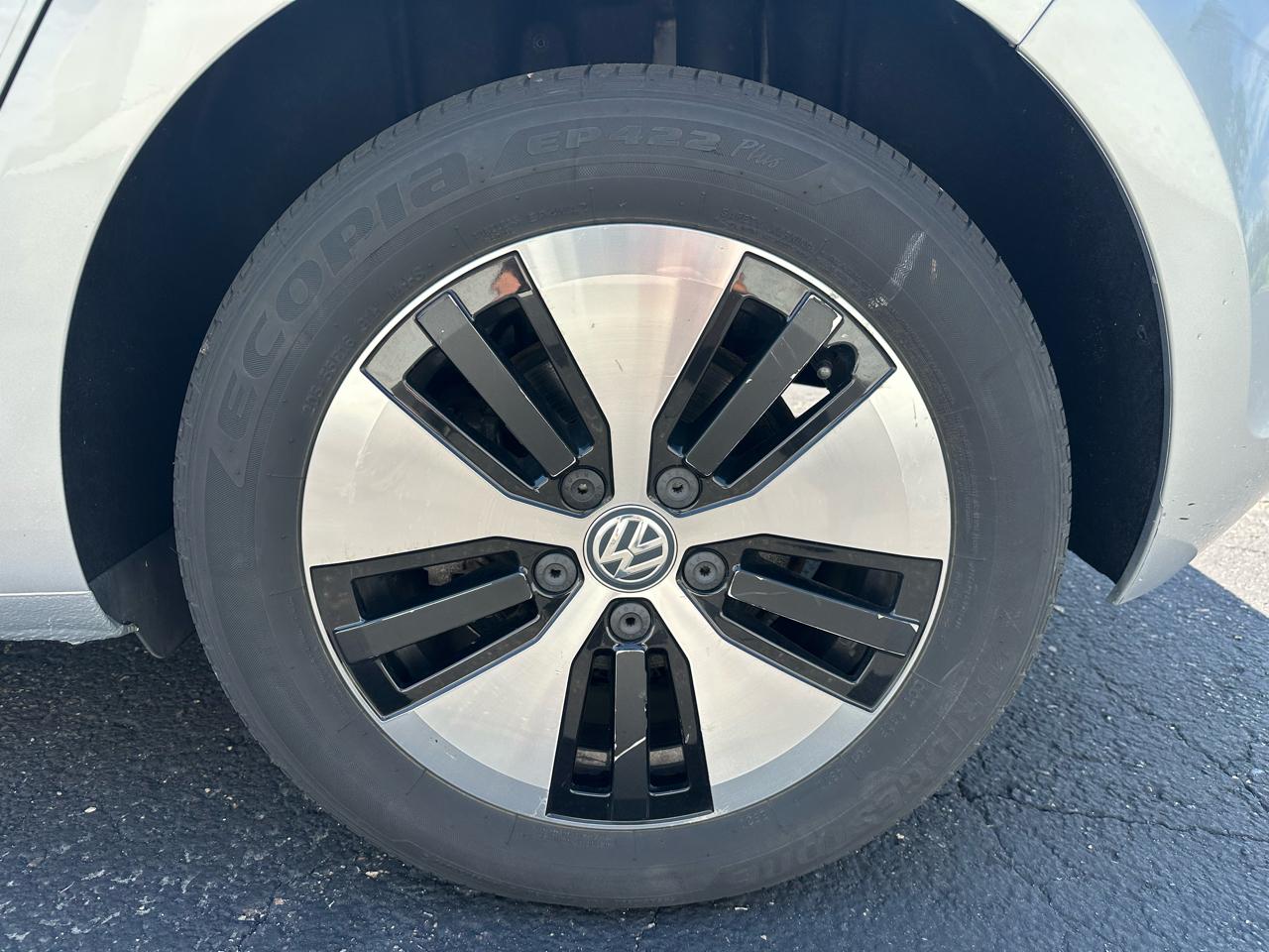 Volkswagen e-Golf SE 2016