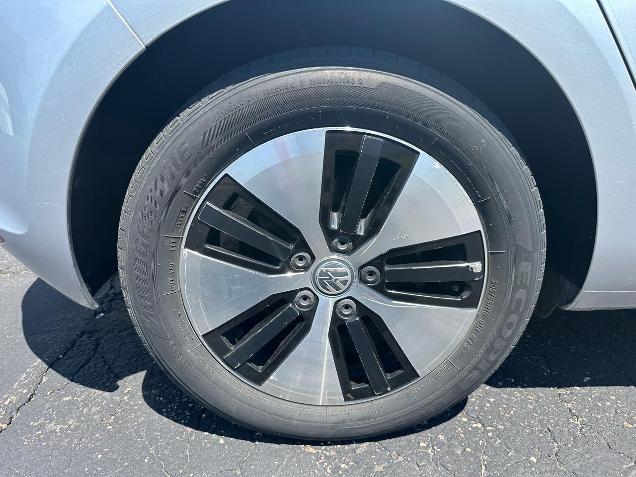Volkswagen e-Golf SE 2016