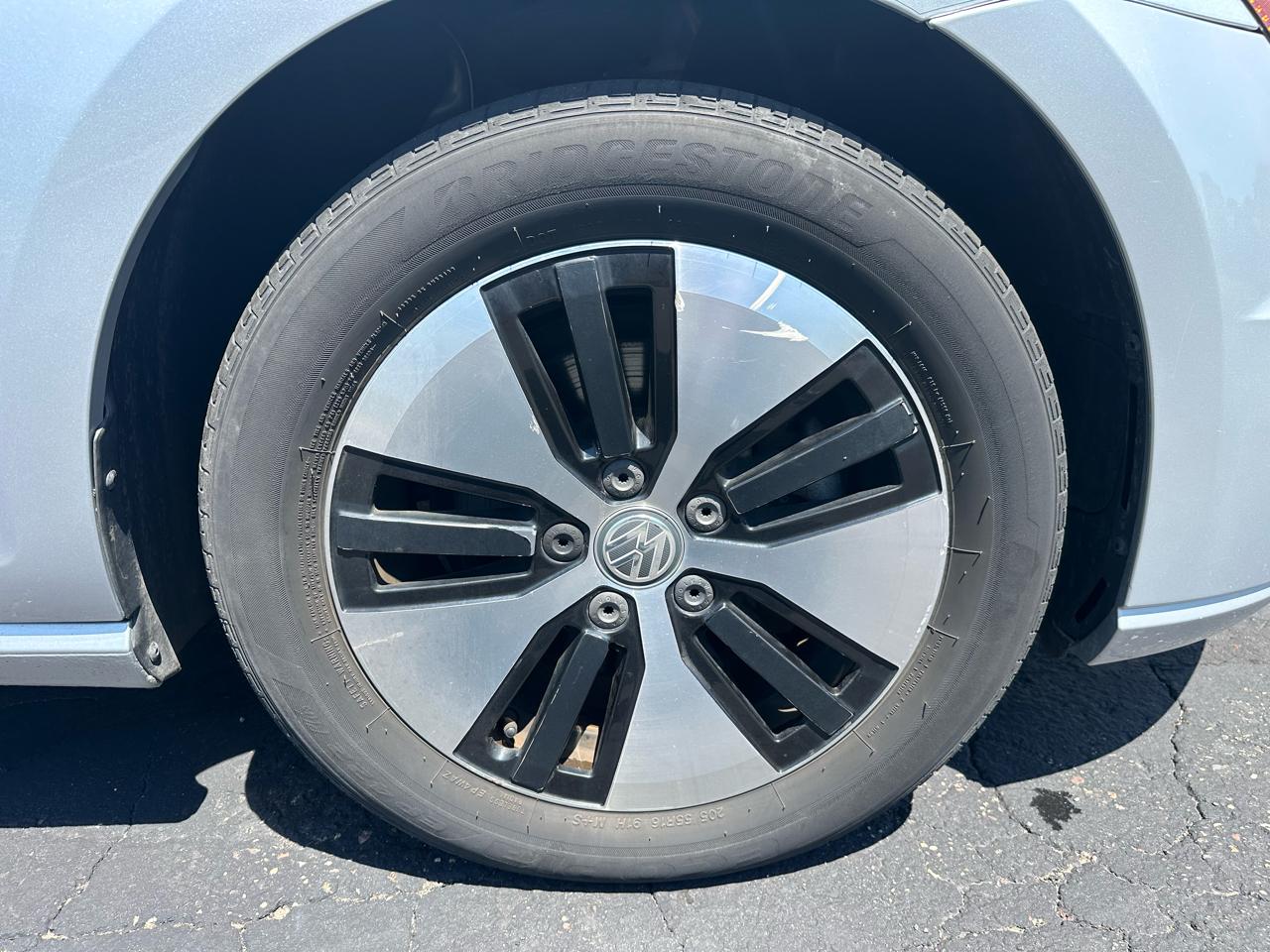 Volkswagen e-Golf SE 2016