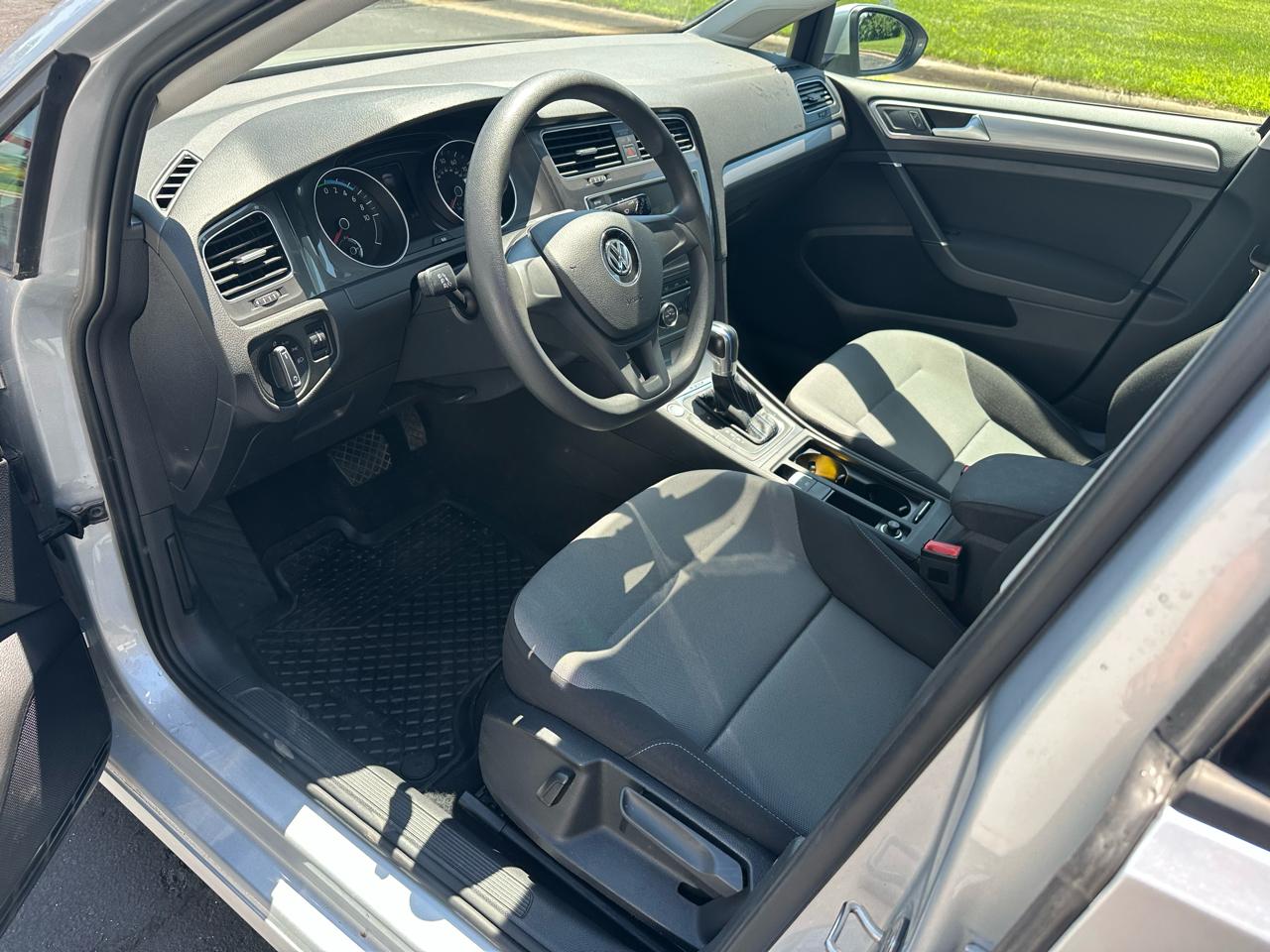 Volkswagen e-Golf SE 2016