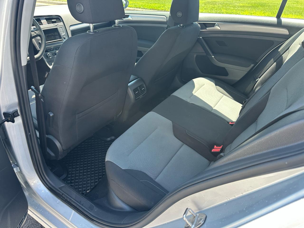 Volkswagen e-Golf SE 2016