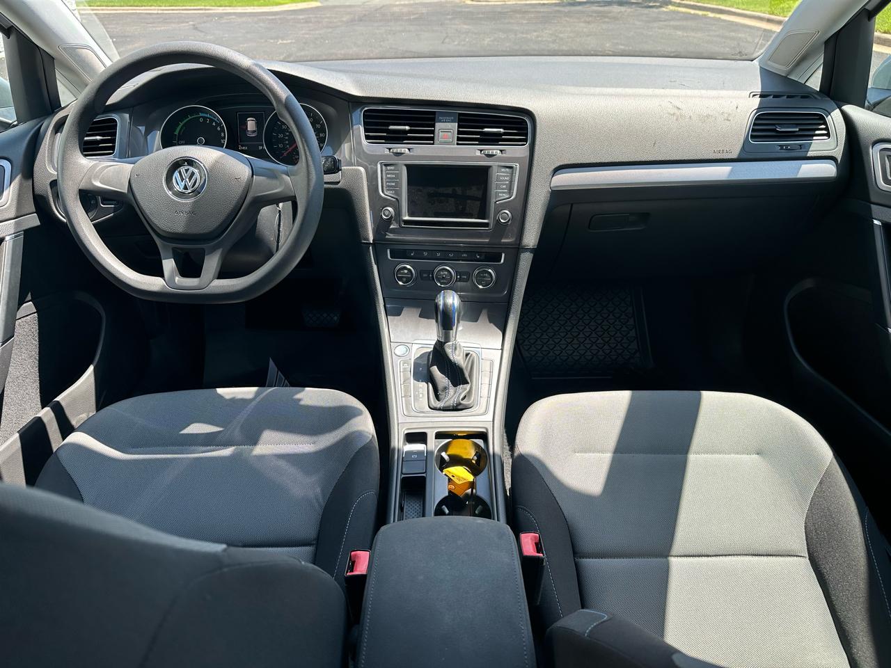 Volkswagen e-Golf SE 2016