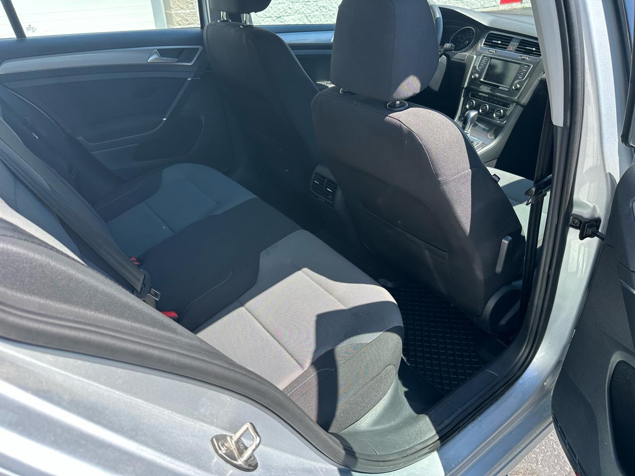 Volkswagen e-Golf SE 2016