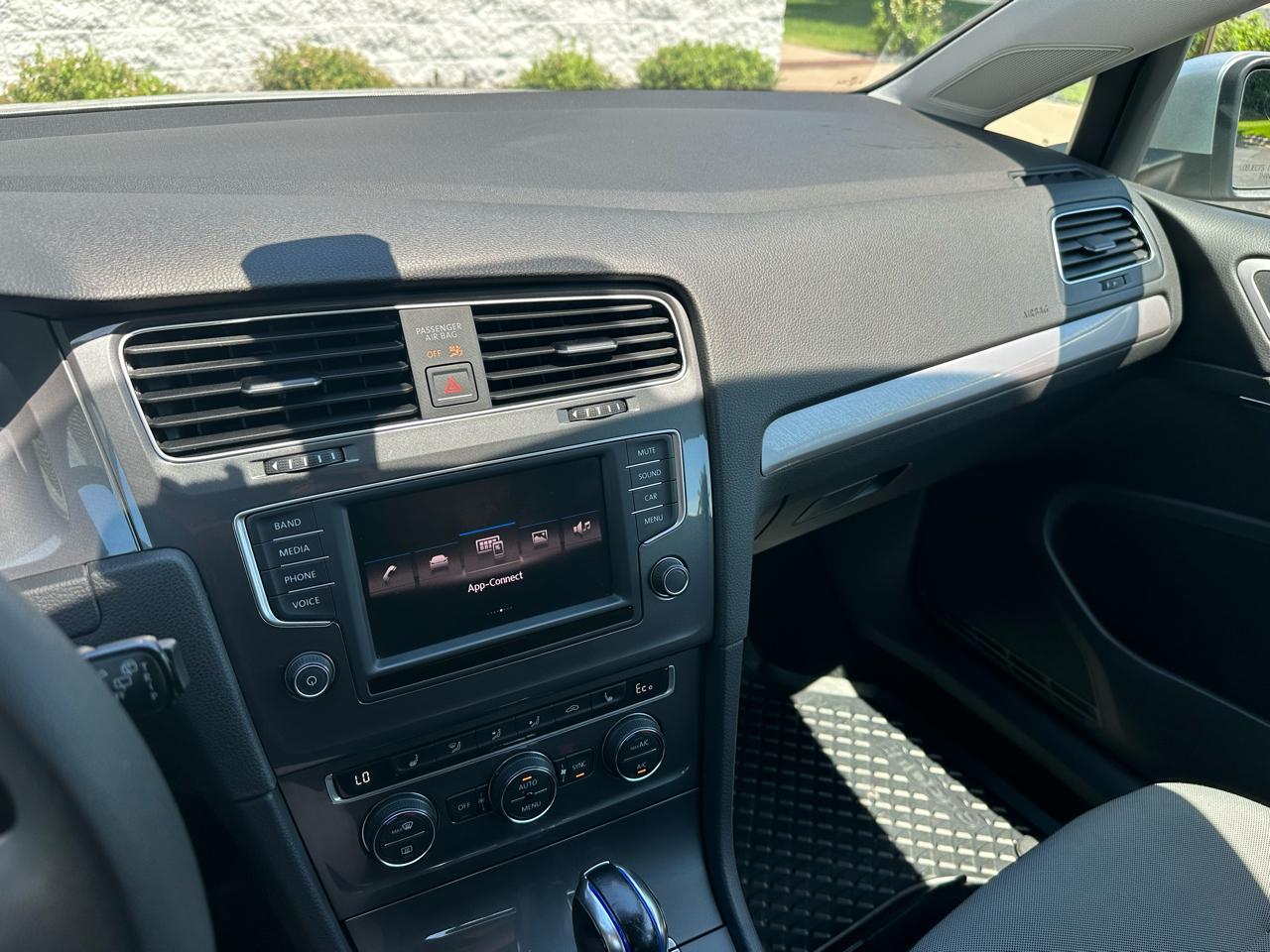 Volkswagen e-Golf SE 2016
