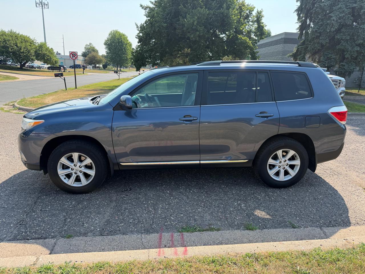 Toyota Highlander Base 4WD 2013