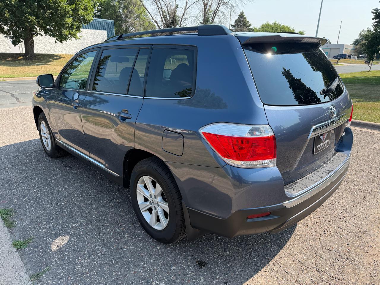 Toyota Highlander Base 4WD 2013