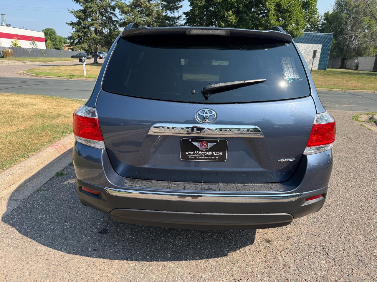 Toyota Highlander Base 4WD 2013
