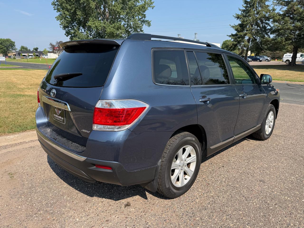 Toyota Highlander Base 4WD 2013