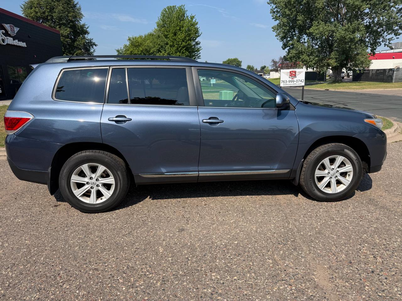 Toyota Highlander Base 4WD 2013