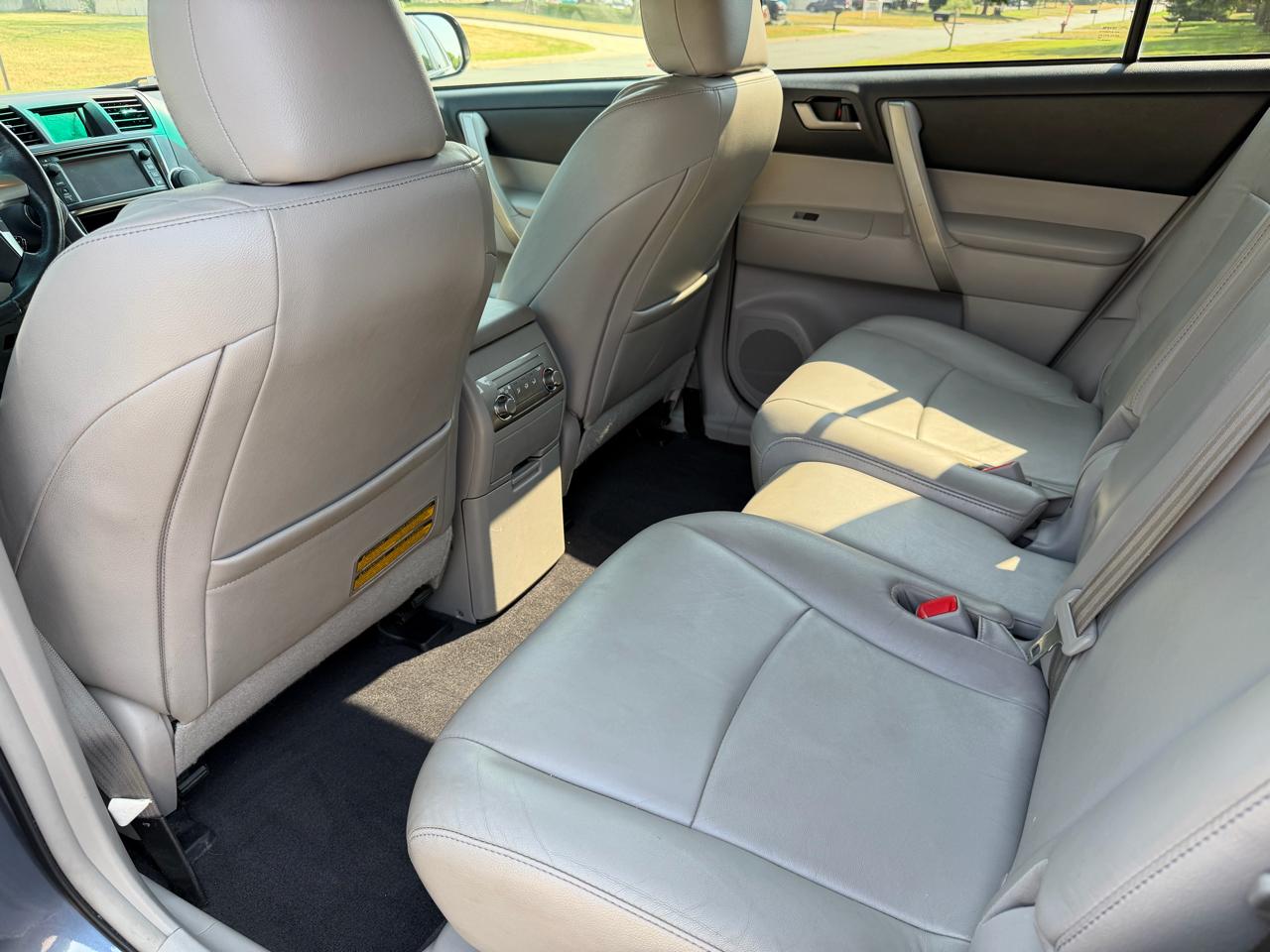 Toyota Highlander Base 4WD 2013