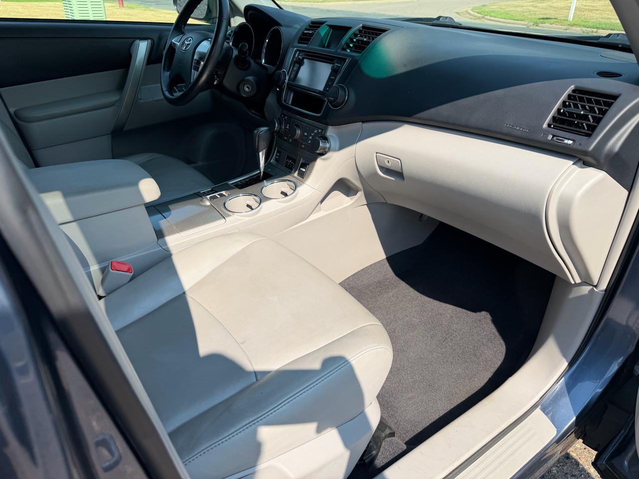 Toyota Highlander Base 4WD 2013
