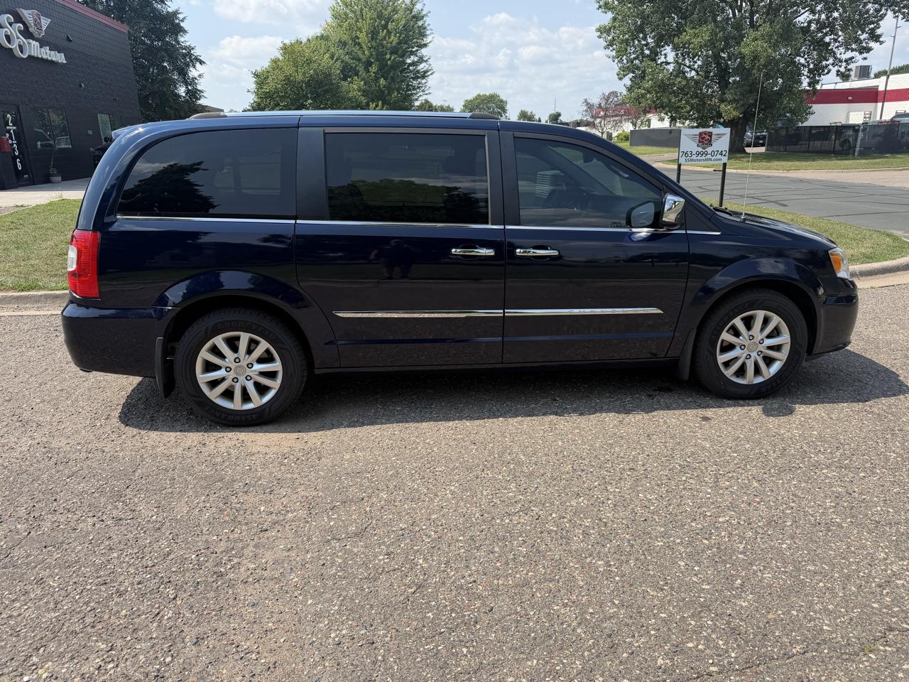 Chrysler Town & Country Limited Platinum 2016