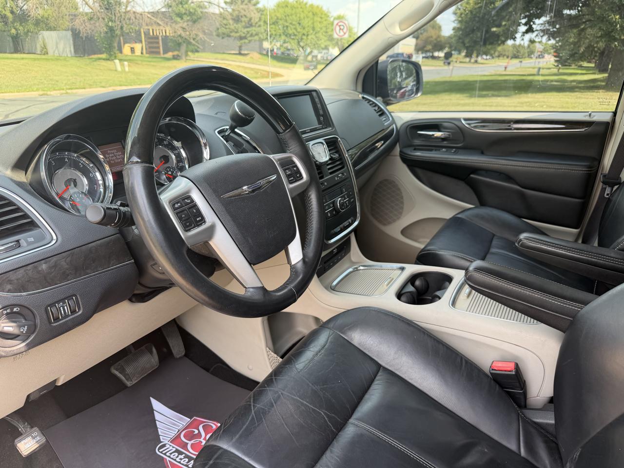 Chrysler Town & Country Limited Platinum 2016