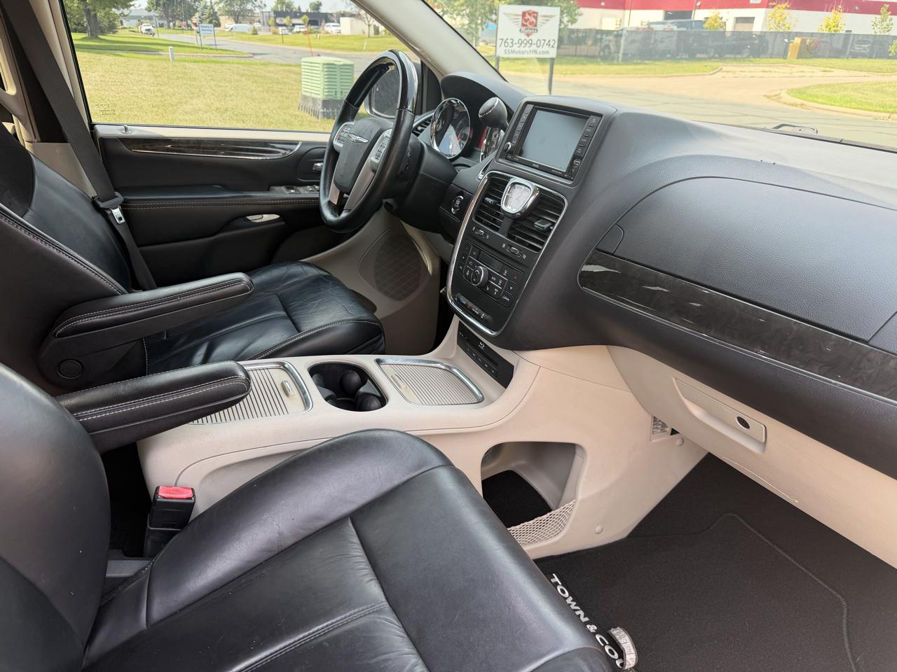 Chrysler Town & Country Limited Platinum 2016
