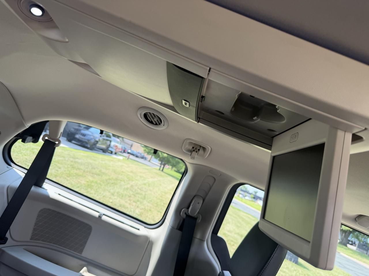 Chrysler Town & Country Limited Platinum 2016