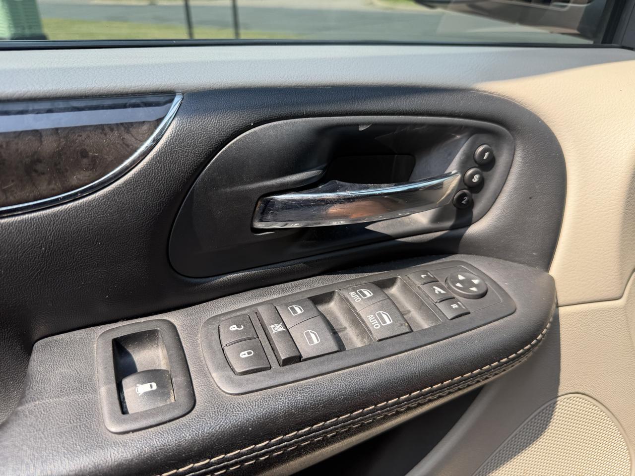 Chrysler Town & Country Limited Platinum 2016