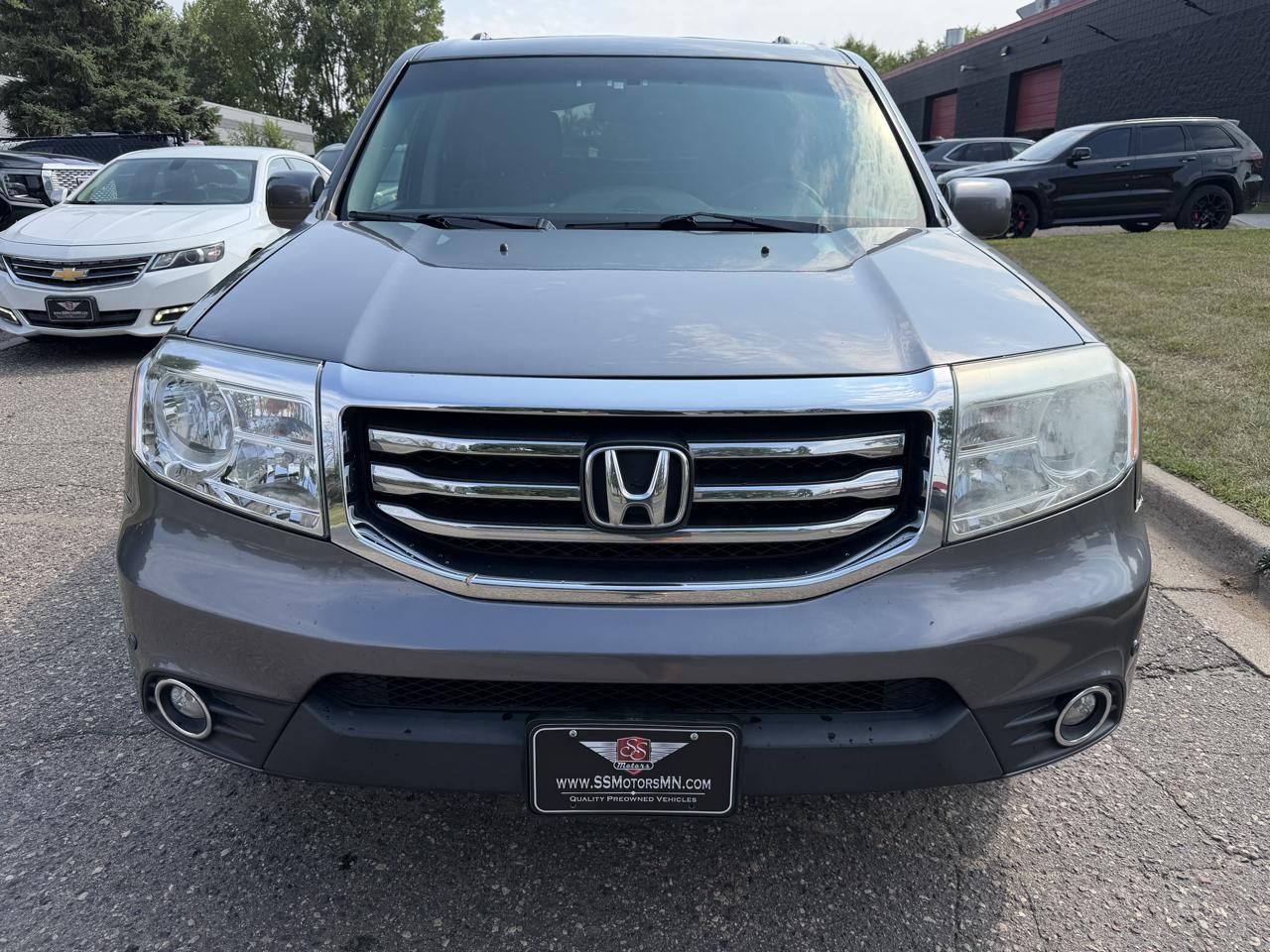 Honda Pilot Touring 4WD 5-Spd AT with DVD 2015