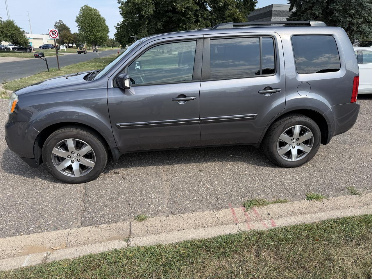 Honda Pilot Touring 4WD 5-Spd AT with DVD 2015