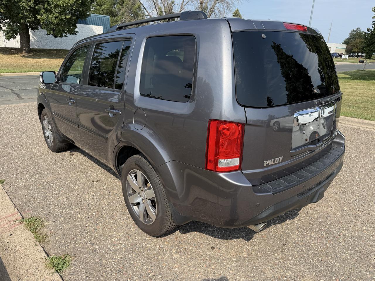 Honda Pilot Touring 4WD 5-Spd AT with DVD 2015