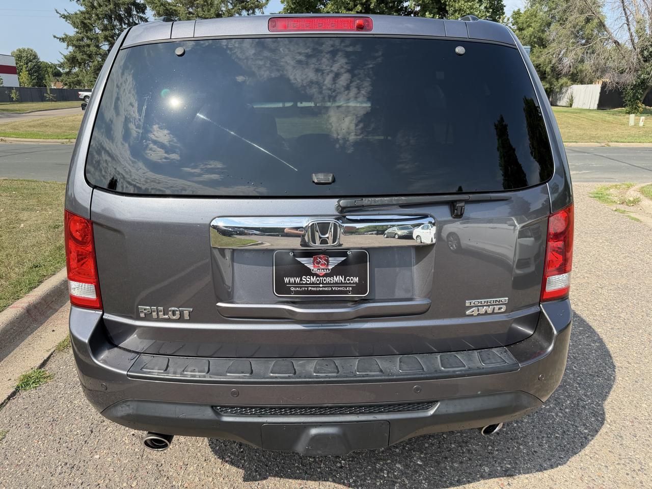 Honda Pilot Touring 4WD 5-Spd AT with DVD 2015