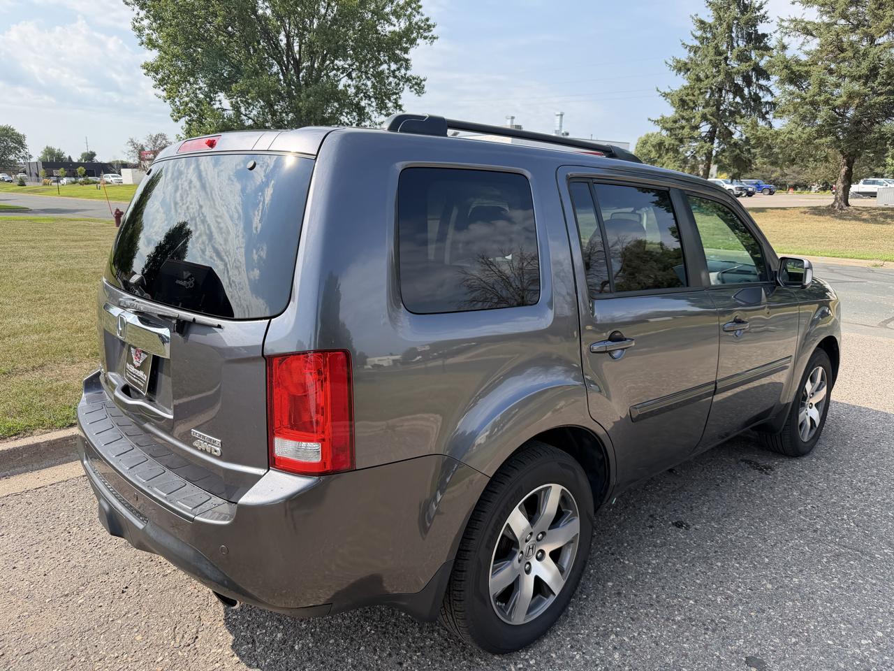 Honda Pilot Touring 4WD 5-Spd AT with DVD 2015