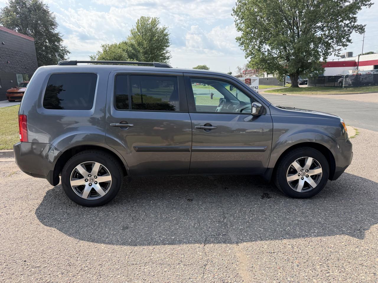 Honda Pilot Touring 4WD 5-Spd AT with DVD 2015