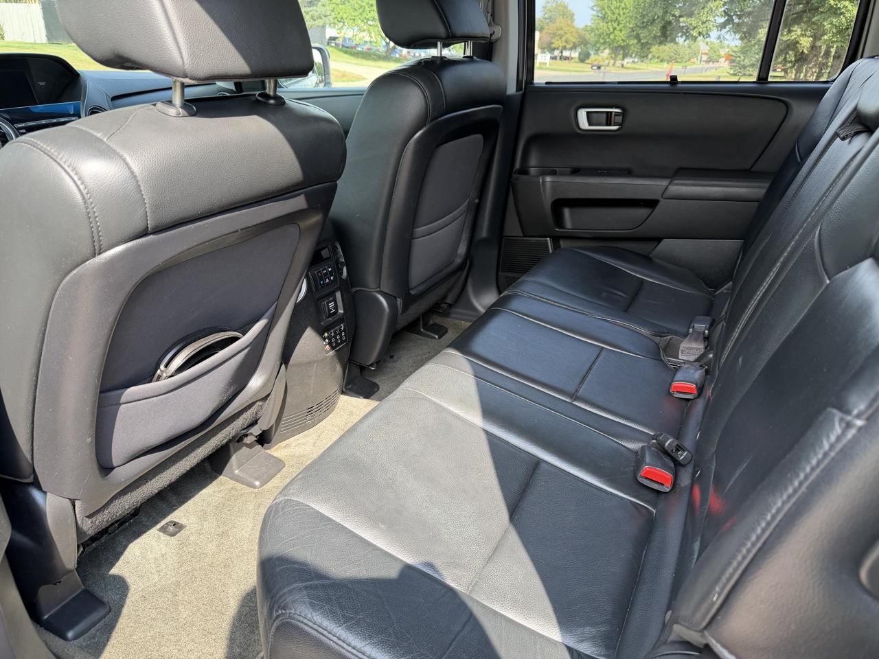 Honda Pilot Touring 4WD 5-Spd AT with DVD 2015