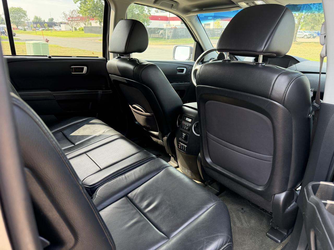 Honda Pilot Touring 4WD 5-Spd AT with DVD 2015