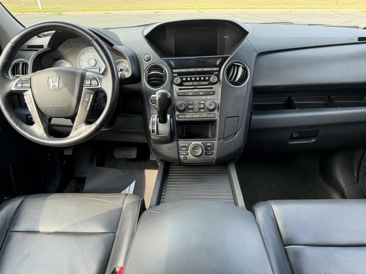Honda Pilot Touring 4WD 5-Spd AT with DVD 2015