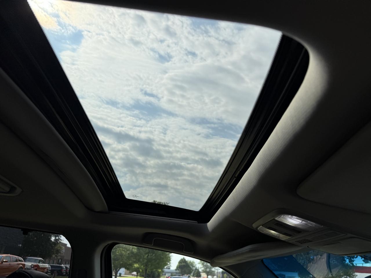 Honda Pilot Touring 4WD 5-Spd AT with DVD 2015
