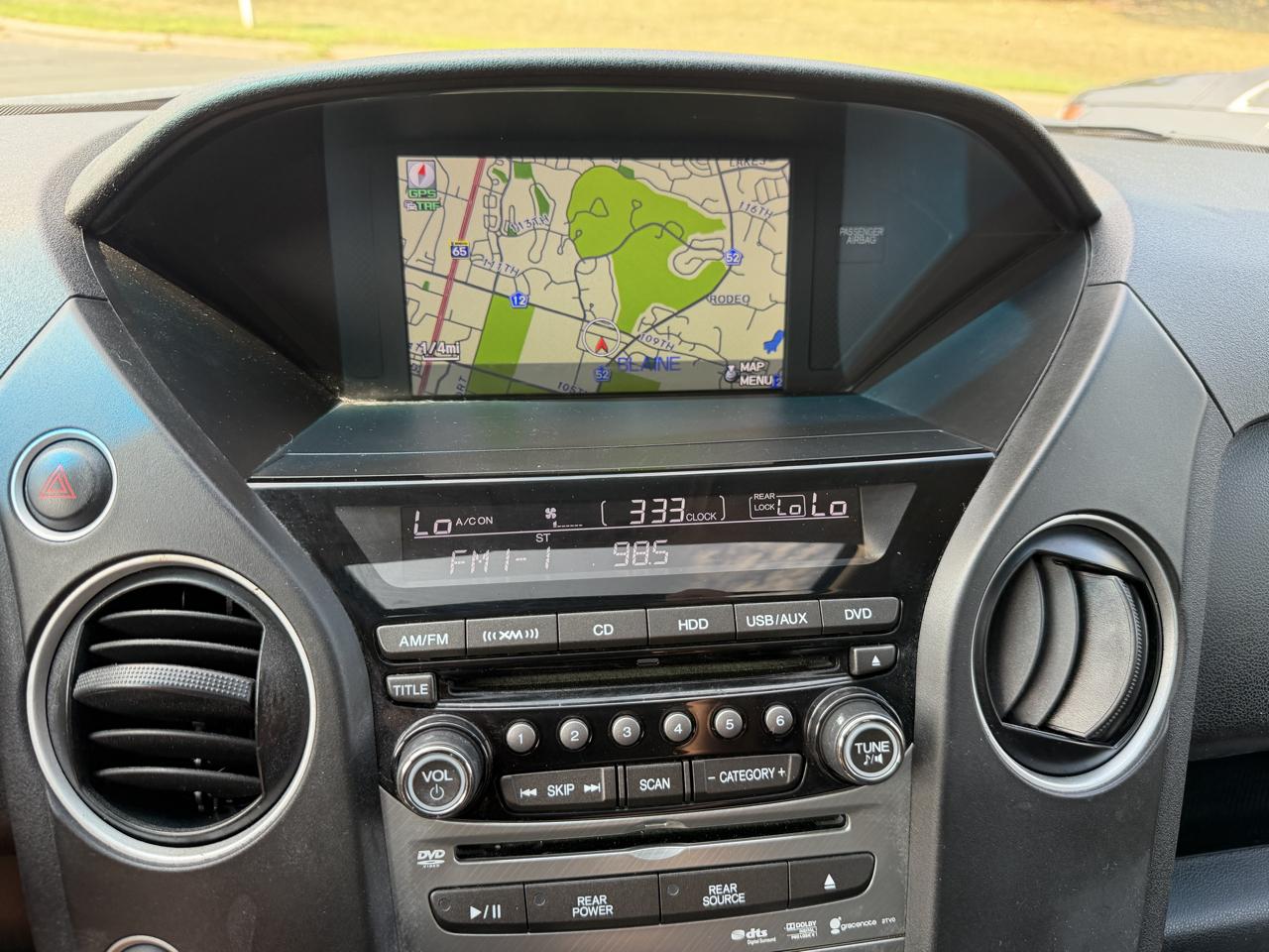 Honda Pilot Touring 4WD 5-Spd AT with DVD 2015
