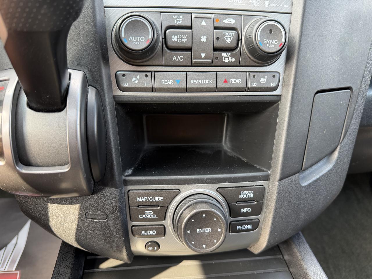 Honda Pilot Touring 4WD 5-Spd AT with DVD 2015